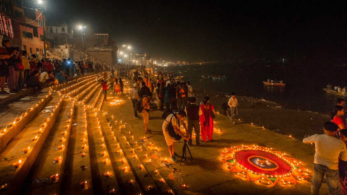 Varanasi's Festival of Lights with More Than A Million Diyas Lighting Up The Ghat: Experience the Magic of Dev Deepawali